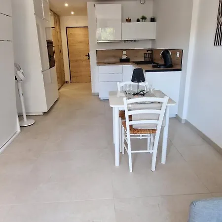 Le Nid Du Neuf Apartman *
